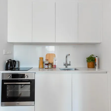 Ideally Planned 1-bedroom Holiday With Balcony All Yours * 레메소스