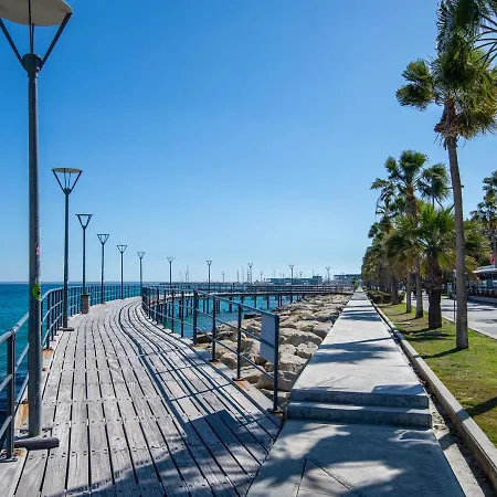Ideally Planned 1-bedroom Holiday With Balcony All Yours 아파트 *